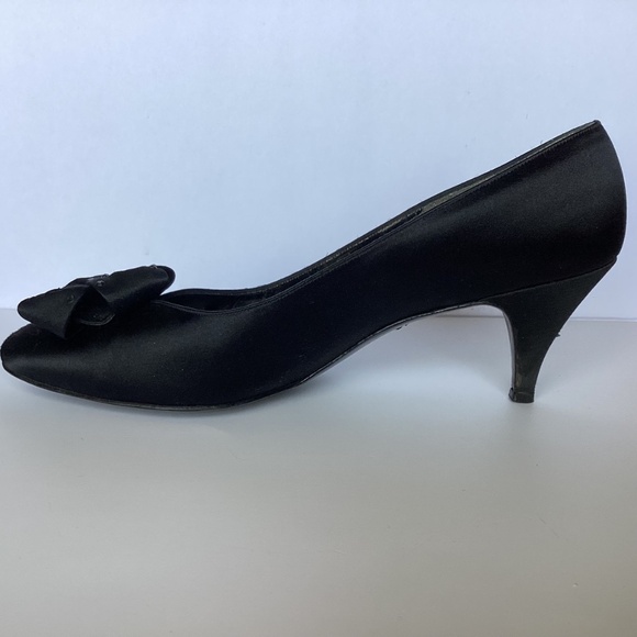 2/$60 Bonwit Teller Dress Pumps. Size: 8 1/2 M Color: Black - - Picture 6 of 10